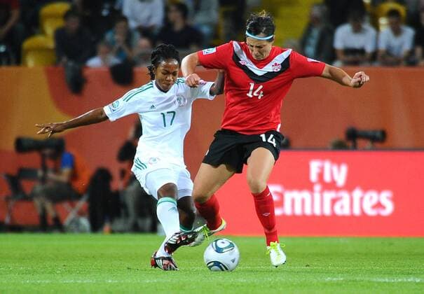 v.l.: Francisca Ordega (Nigeria), Melissa Tancredi (Kanada), Kanada gegen Nigeria, FIFA Women s World Cup Germany, Frauenfußballweltmeisterschaft, Frauenfußball, Frauenfussball, WM, Weltmeisterschaft, Rudolf-Harbig-Stadion Dresden, 05.07.2011
