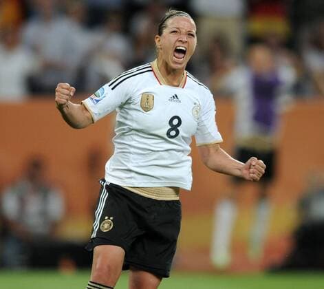 05-07-2011, Fussball, FIFA Frauen-Weltmeisterschaft, Vorrunde, Spiel 17 in Mönchengladbach, FRANKREICH - DEUTSCHLAND 2-4 02 Inka Grings (Deutschland) feiert ihren Elfmetertreffer