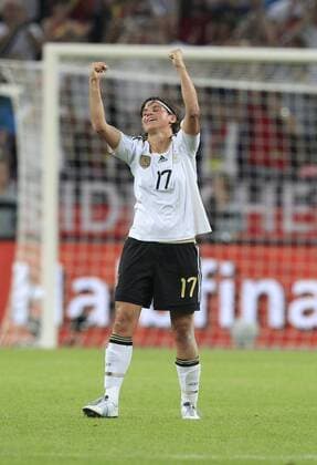 Deutschland, Frauen Fussball WM, FIFA Women s World Cup Germany 2011, Gruppe A, Vorrunde, Frankreich vs. Deutschland, 05.07.2011, Mönchengladbach, Ariane Hingst, Deutschland, jubel