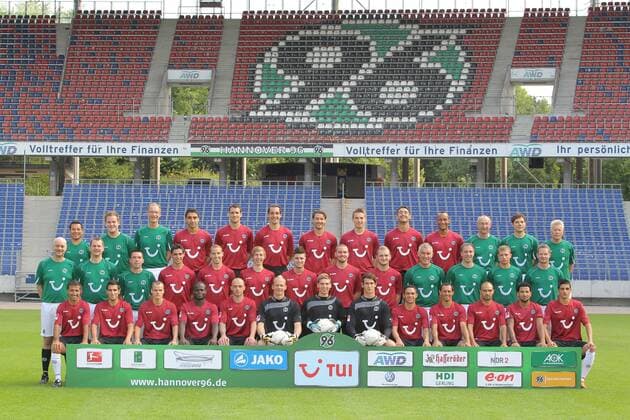Hannover 96 1. BL Saison 2011 2012 - hier am 06.07.2011.H.R.v.l.l.: Carlos Hermandes (Masseur) Steffen Hartmann (Physiotherapeut) Ralf Blume (Physiotherapeut) Mohammed Abdellaoue 25 Mario Eggimann 5 Emanuel Pogatetz 4 Christian Schulz 19 Artur Sobiech 9 Karim Haggui 3 Christopher Avevor 35 Prof. Dr. Jürgen Freiwald (Koordinator Leistungsdiagnostik) Ingo Geisler (Leistungsdiagnostiker) Edward Kowalczuk (Kond. Reha-Train.). M.R.v.li.: Dr. med. Axel Partenheimer (Mannschaftsarzt) Thomas Westphal (Teambetreuer) Michael Gorgas (Zeugwart) Lars Stindl 28 Jan Schlaudraff 13 Jannis Pläschke 31 Moritz Stoppelkamp 17 Leon Andreasen 2 Konstantin Rausch 34 Mirko Slomka (Trainer) Norbert Düwel (Co.-Train.) Nestor El Maestro (Co.-Train.) Jörg Sievers (TW-Train.). V.R.v.l.:Altin Lala 8 Deniz Aycicek 26 Henning Hauger 15 Didier Ya Konan 11 Christian Pander 24 Markus Miller TW 14 Ron-Ro