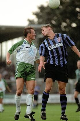 Aus 2. BL VfL Wolfsburg (Grün-Weiss) gegen den FSV Frankfurt 4:1 am 02.09.1994. Im Foto: Ulf-Volker Probst li. vom VfL Wolfsburg gegen Sascha Lense re. Aktion