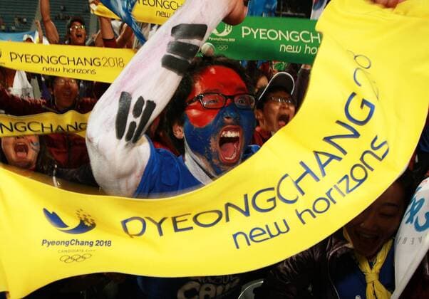 South Koreans cheer and applause as Pyeongchang becomes the host of the 2018 Winter Olympic Games at Alpensia Ski-Jumping stadium in Pyeongchang, Gangwon-do province South Korea on July 6, 2011.  Wahl Entscheidung Abstimmung Vergabe Plakat Objekte