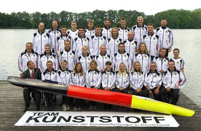 Kanurennsport Kienbaum 05.07.2011 Nationalteam Deutschland vorne vlnr Tomas KONIETZKO Präsident DKV Reiner KIESSLER Cheftrainer Nicole REINHARDT Conny WASSMUTH Franziska WEBER Silke HÖRMANN Tina DIETZE Carolin LEONHARDT Jochen ZÜHLKE Trainer Kay VESELY Trainer 2.Reihe vlnr Detlef HOFMANN Trainer Dr Jens KAHL Sportdirektor Max HOFF Marcus GROSS Norman BRÖCKL Robert GLEINERT Paul MITTELSTEDT Clemens PAARMANN Trainer Detlef WINKLER Lst Diagnostik 3 Reihe vlnr Dirk BOEHME Bootstechniker Sebastian BRENDEL Jonas EMS Erik LEUE Andreas IHLE Ronald RAUHE Stefan HOLTZ 4. Reihe vlnr Michael FAULSTICH Physio Robert NUCK Erik REBSTOCK Ronald VERCH Martin HOLLSTEIN Tomasz WYLENCZEK