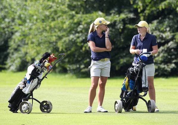 GOLF - Amateur Team-EM, Damen FROHNLEITEN,AUSTRIA,07.JUN.11 - DIVERS, GOLF - Amateur Team Europameisterschaft der Damen, GC Murhof. Bild zeigt Nathalie Mansson und Amanda Strang (SWE). 