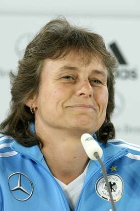 Co-Trainerin Ulrike Ballweg (DFB,Deutschland) - Pressekonferenz DFB Frauen Nationalmannschaft im Porsche Stadion am Elsterweg in Wolfsburg - Einzelbild,Frauen,Damen,Deutschland,7.07.2011