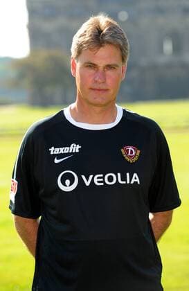 7. Juli 2011: Dresden, Portraittermin SG Dynamo Dresden: Cheftrainer Ralf Loose.