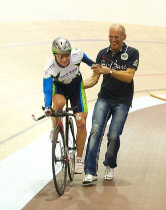 Radsport Berlin 07.07.2011 Deutsche Bahnradmeisterschaften 3000m Einerverfolgung Damen Claudia Pechstein (GER) startet und versucht sich im Bahnradsport mit ihrem Radsporttrainer Werner Otto o0 Zweitkarriere