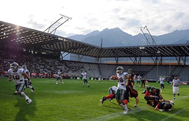 AMERICAN FOOTBALL - IFAF WM 2011, GER vs MEX INNSBRUCK, 08.JUL.11 - DIVERS, AMERICAN FOOTBALL - IFAF Weltmeisterschaft, Laenderspiel, Deutschland vs Mexiko. Bild zeigt Alonso Munoz und Julio Cesar Nava (MEX).  o0 Aktion Totale