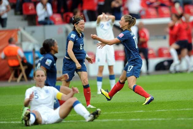 Football : France Angleterre - FIFA Women s World Cup 2011- Leverkusen - 09 07 2011 - Bay Arena - Elise BUSSAGLIA (FRA) - Gaetane THINEY (FRA) - Faye WHITE (ANG) - Football : France Angleterre - World Cup - 09 07 2011 AnthonyBibard FEP Panoramic 
