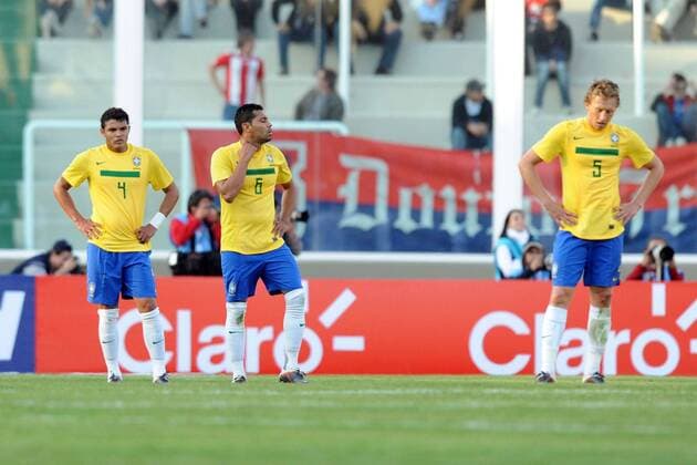 09.07.2011, Cordoba - Copa America 2011 - Brasilien vs Paraguay - Enttäuschung bei Thiago Silva - Andre Santos - Lucas Leiva 