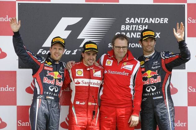 Sebastian Vettel (Red Bull Racing), Fernando Alonso (Scuderia Ferrari), Stefano Domenicali (Teamchef Scuderia Ferrari), Mark Webber (Red Bull Racing) Podium, GP Großbritannien 2011 Formel 1 Grand Prix Großbritannien 2011