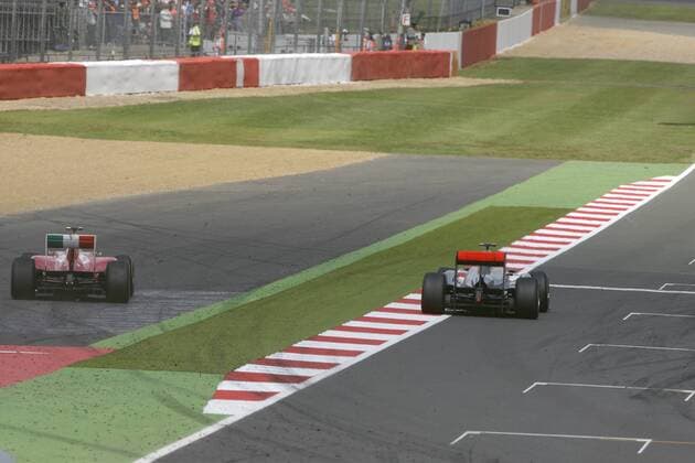 Felipe Massa (Scuderia Ferrari), Lewis Hamilton (McLaren Mercedes) GP Großbritannien 2011 Formel 1 Grand Prix Großbritannien 2011