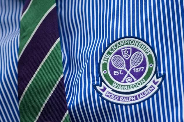 Tennis: Wimbledon Championship 2011, Wimbledon logo and uniform of lines man, Wimbledon Tennis Championships on June 25, 2011 in London, England. xHOCHxZWEIx xKirstenxHolstx o0 Linienrichter Logo, Emblem, Vereinslogo, Vereinsemblem Kleidung
