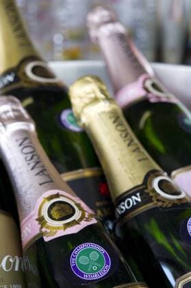 Tennis: Wimbledon Championship 2011, Lanson Champagne for sale, Wimbledon Tennis Championships on June 24, 2011 in London, England. xHOCHxZWEIx xKirstenxHolstx o0 trinken Alkohol Champagner Logo