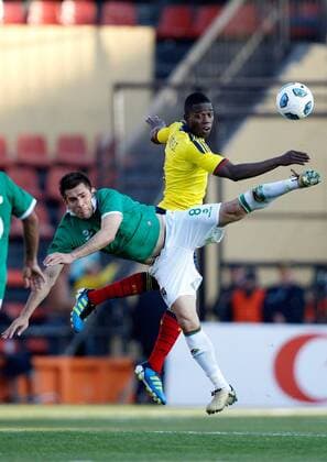 SANTA FE, July 10, 2011 (Xinhua) -- Colombia s Carlos Sanchez (BACK) vies for the ball with Bolivia s Ronald Garcia (FRONT) during a Copa America soccer match between Colombia and Bolivia, in Santa Fe, Argentina, on July 10, 2011. (Xinhua Guillermo Arias) (rc) SANTA FE-SOCCER-COPA AMERICA-COLOMBIA VS BOLIVIA 