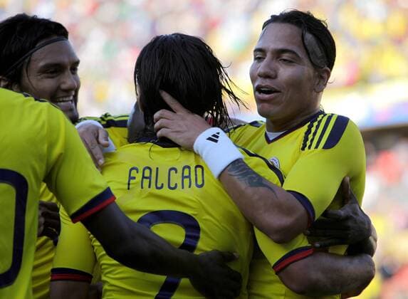 SANTA FE, July 10, 2011 (Xinhua) -- Colombia s Radamel Falcao Garcia (front) celebrates his goal with his teammates during a Copa America soccer match between Colombia and Bolivia, in Santa Fe, Argentina, on July 10, 2011. (Xinhua Eliana Aponte) (rc) SANTA FE-SOCCER-COPA AMERICA-COLOMBIA VS BOLIVIA 