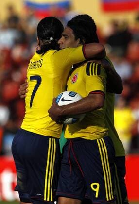 SANTA FE, July 10, 2011 (Xinhua) -- Colombia s Radamel Falcao Garcia (R) celebrates with Dayro Moreno (L) for his goal during the Copa America soccer match between Colombia and Bolivia in Santa Fe, Argentina, on July 10, 2011. (Xinhua Eliana Aponte) (rc) SANTA FE-SOCCER-COPA AMERICA-COLOMBIA VS BOLIVIA 