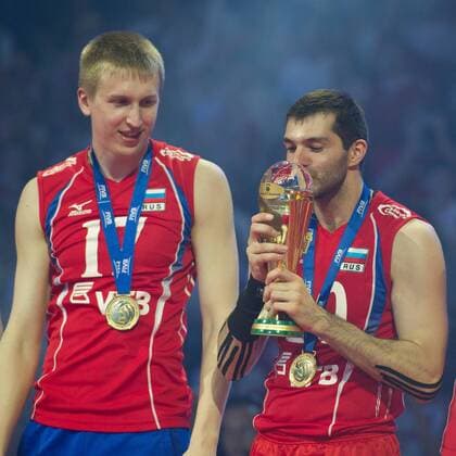 10.07.2011 - Gdansk , ERGO Arena, Volleyball men s, FIVB World League Final 2011, Siegerehrung; Sieger Russland: Dimitriy Shcherbinin , Hachatur Stepanyan -  110710PAL284 o0 Pokal, Trophäe Objekte