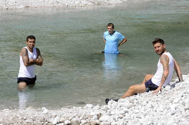 Trainingslager Lazio Rom, Saison 2011 2012 in Auronzo di Cadore; Francelino Matuzalem, Senad Lulic - Pasquale Foggia - MarcoxRosi o0 Wasser Kühlung Abkühlung Erfrischung Hitze heiß