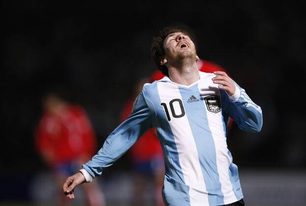 (110712) -- CORDOBA, July 12, 2011 (Xinhua) -- The player of Argentina s national soccer team Lionel Messi reacts during the match between Argentina and Costa Rica for the group stage of Copa America 2011 in Cordoba, Argentina, on July 11, 2011. (Xinhua Guillermo Arias) (py) ARGENTINA-CORDOBA-SOCCER-COPA AMERICA-ARGENTINA VS COSTA RICA 