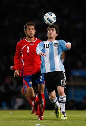 (110712) -- CORDOBA, July 12, 2011 (Xinhua) -- The player of Argentina s national soccer team Lionel Messi (R) fights for the ball with the player Francisco Calvo (L) during the match between Argentina and Costa Rica for the group stage of Copa America 2011 in Cordoba, Argentina, on July 11, 2011. (Xinhua Guillermo Arias) (py) ARGENTINA-CORDOBA-SOCCER-COPA AMERICA-ARGENTINA VS COSTA RICA 