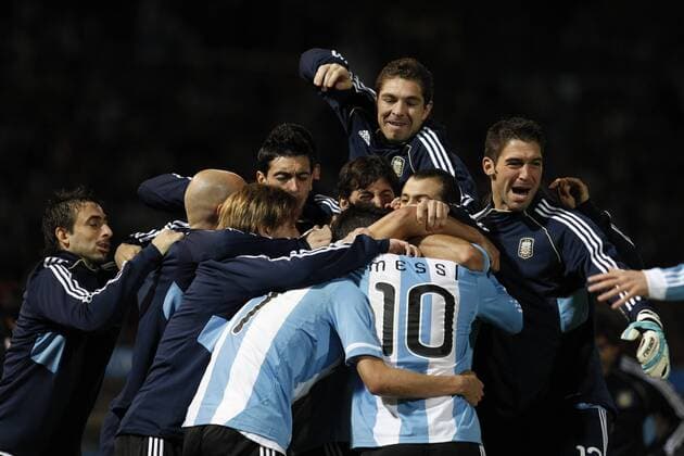 Lionel Messi (10) and the players of Argentina s national soccer team celebrates during the match between Argentina and Costa Rica for the group stage of Copa America 2011 in Cordoba, Argentina, on July 11, 2011.  o0 Jubel Freude