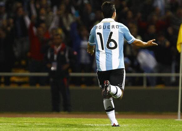 Sergio Kun Agüero comemora o 2 gol durante partida entre Argentina X Costa Rica valida pela Copa America realizada no(a) Estadio Mario Alberto Kempes. Cordoba CO, Argentina - 11 07 2011. x(181)xLuizxFernandoxMenezesx xFox 