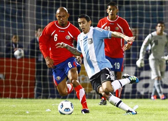 L-R Heiner Mora, Angel Di Maria, Oscar Duarte Argentina (blue) vs. Costa Rica (red) 3:0 in Cordoba. x(181)xLuizxFernandoxMenezesx xFox 
