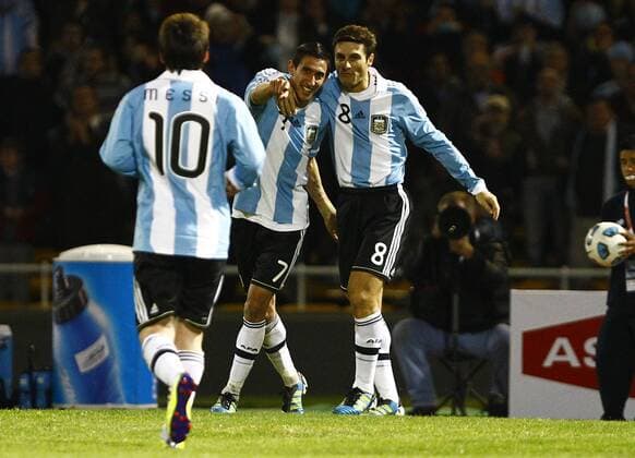 Angel de Maria (C) Javier Zanetti (R) Argentina (blue) vs. Costa Rica (red) 3:0 in Cordoba. x(181)xLuizxFernandoxMenezesx xFox  o0 Jubel Freude