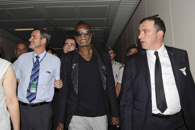 12.07.2011, Rom - Ankunft von Djibril Cisse, Neuzugang von Lazio Rom, am Flughafen Fiumicino --- FabrizioxCorradetti