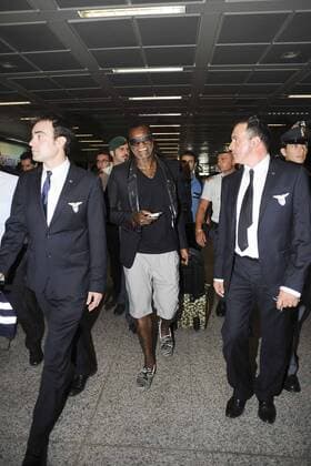 12.07.2011, Rom - Ankunft von Djibril Cisse, Neuzugang von Lazio Rom, am Flughafen Fiumicino --- FabrizioxCorradetti