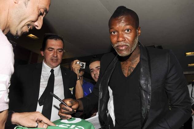 12.07.2011, Rom - Ankunft von Djibril Cisse, Neuzugang von Lazio Rom, am Flughafen Fiumicino --- FabrizioxCorradetti