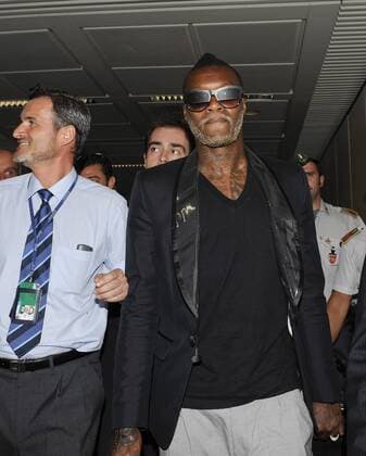 12.07.2011, Rom - Ankunft von Djibril Cisse, Neuzugang von Lazio Rom, am Flughafen Fiumicino --- FabrizioxCorradetti