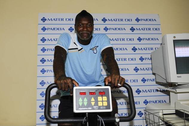 12.07.2011, Rom - Djibril Cisse, Neuzugang bei Lazio Rom, bei dem medizinischen Check --- FabrizioxCorradetti o0 Leistung Test Gesundheit Gesundheitscheck Gesundheitstest Leistungstest Untersuchung