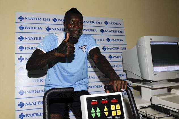 12.07.2011, Rom - Djibril Cisse, Neuzugang bei Lazio Rom, bei dem medizinischen Check --- FabrizioxCorradetti o0 Leistung Test Gesundheit Gesundheitscheck Gesundheitstest Leistungstest Untersuchung
