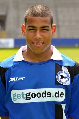 12-07-2011 pmk MS136171 Fussball Herren 3.Liga Saison 2011 2012 Arminia Bielefeld Fototermin Onel HERNANDEZ Bielefeld