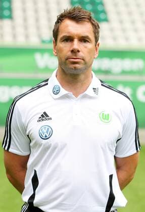Bernd Hollerbach Co-Trainer Aktion Portrait Portraet Porträt Einzelbild Freisteller 12.07.2011 VfL Wolfsburg Fußball Fussball Volkswagen Arena Mannschaftsfototermin Teamfototermin Herren DFL Bundesliga Saison 11 12