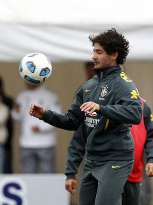 (110716) -- LOS CARDALES, July 16, 2011 (Xinhua) -- Brazil s player Alexandre Pato controls the ball during a training session in Los Cardales, Buenos Aires, Argentina, on July 15, 2011. (Xinhua Claudio Cruz) (py) ARGENTINA-LOS CARDALES-SOCCER-COPA AMERICA-BRAZIL-TRAINING 
