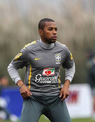 (110716) -- LOS CARDALES, July 16, 2011 (Xinhua) -- Brazil s player Robinho reacts during a training session in Los Cardales, Buenos Aires, Argentina, on July 15, 2011. (Xinhua Claudio Cruz) (py) ARGENTINA-LOS CARDALES-SOCCER-COPA AMERICA-BRAZIL-TRAINING 