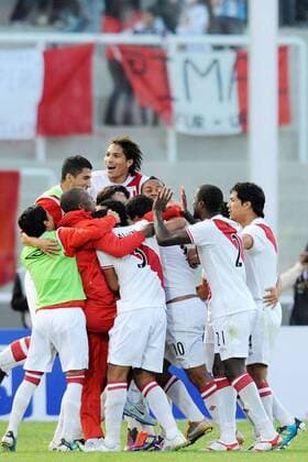 Cordoba, 16.07.2011 - Copa America 2011 - Colombia vs Peru --- Celebration of Carlos Lobaton 