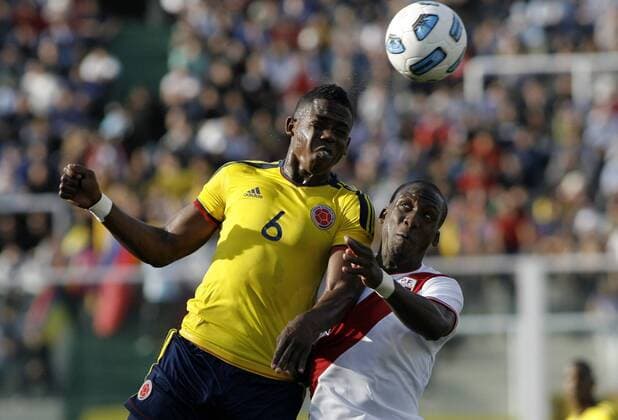 CORDOBA, July 16, 2011 -- Colombia s soccer player Carlos Sanchez (L) vies for the ball with Luis Advincula (R) of Peru, during the match of the quarter finals of Copa America 2011, Colombia vs Peru, in Cordoba city, on July 16, 2011. --- 