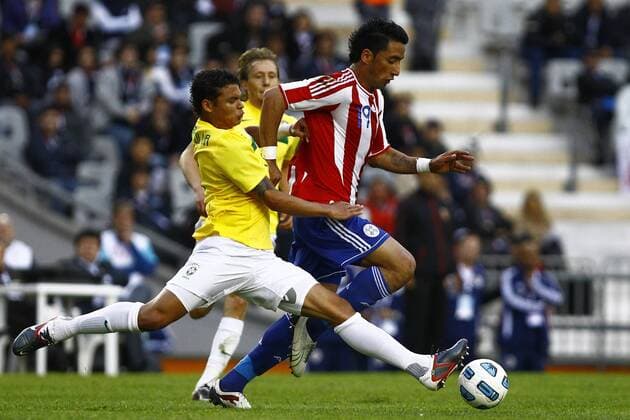 Lucas Barrios, Thiago Silva --- Brasilien vs Paraguay, Viertelfinale Copa America. La Plata BA - 17 07 2011. x(181)xLuizxFernandoxMenezesx xFox  (5709)guai