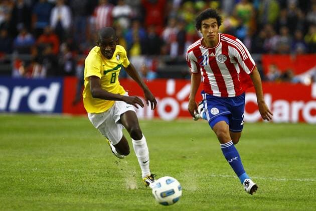 Ramires, Marcelo Estigarribia --- Brasilien vs Paraguay, Viertelfinale Copa America. La Plata BA - 17 07 2011. x(181)xLuizxFernandoxMenezesx xFox  (5709)guai
