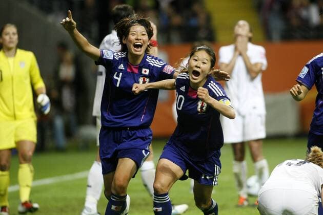 17.07.2011, FIFA Frauen-Weltmeisterschaft 2011, Endspiel: Japan - USA. Homare SAWA (Japan, R) jubel t nach ihrem Tor zum 2:2. Links Saki KUMAGAI (Japan).