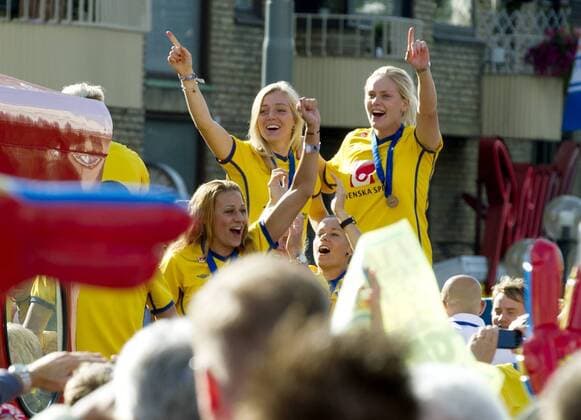 Empfang Göteborg 20110718: Schwedisches Damen Nationalteam in Göteborg auf dem Götaplatsen KP0300003 