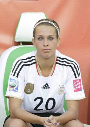 Lena Goeßling (Deutschland) - Frauen Fußball Weltmeisterschaft 2011 Damen Viertelfinale Deutschland - Japan (Blau) im WM Stadion Allerpark in Wolfsburg - Einzelbild,9.07.2011,Deutschland,Damen