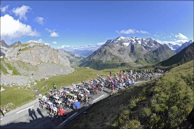 Anstieg zum Col du Galibier --- Tour De France 2011 - 18. Etappe - Pinerolo - Galibier - Serre chevalier - 21.07.2011 - xPHOTONEWSx 