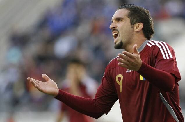 LA PLATA, July 23, 2011 (Xinhua) -- Venezuela s Giancarlo Maldonado gestures, during third place match of the Copa America 2011against in La Plata, Argentina. July 23, 2011. (Xinhua Santiago Pandolfi) 