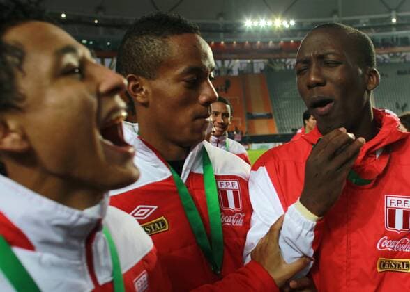 Peru s players with Luis Advincula celebrate after they won to Venezuela The third place match of the Copa America 2011 in La Plata, Argentina. July 23, 2011  o0 Spiel um Platz 3