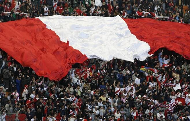 Peru soccer fans cheer for their national team during third place match of the Copa America 2011 in La Plata -  o0 Totale Objekte Fahne Nationalfahne